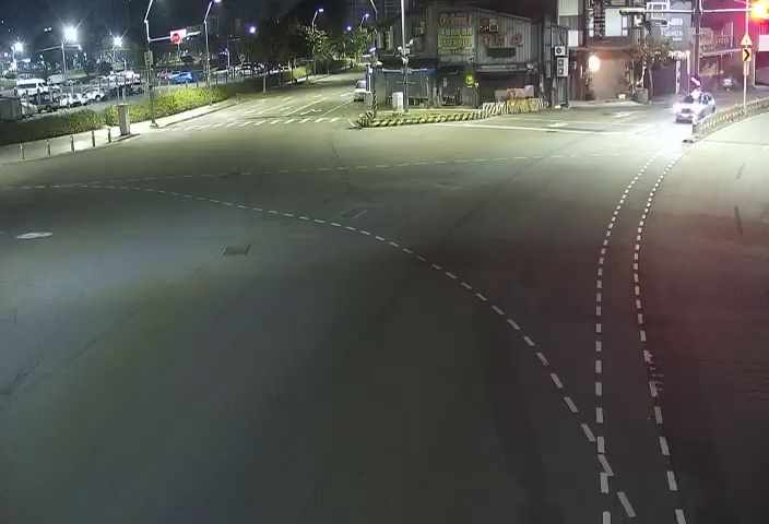 河南路/經貿路(右側車流往文心路)