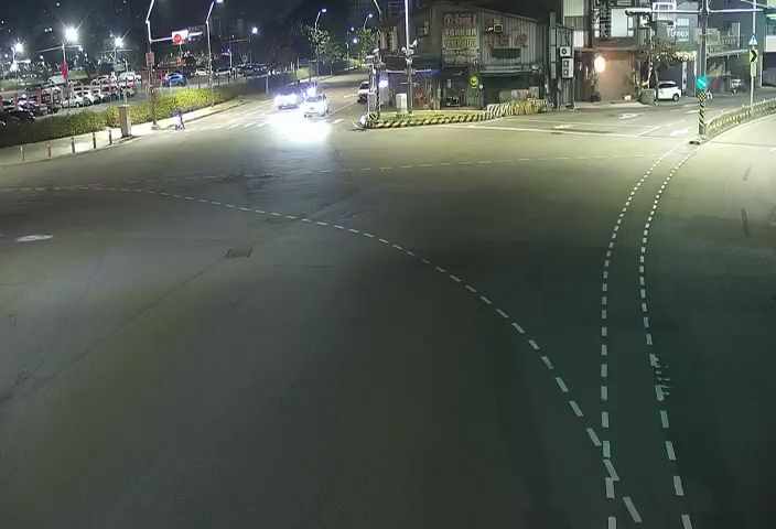 河南路/經貿路(右側車流往文心路)