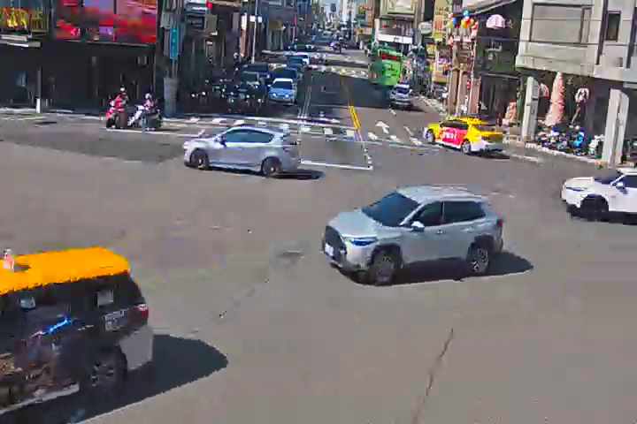 台中市西區民權路/建國路(右側車流往向上路)