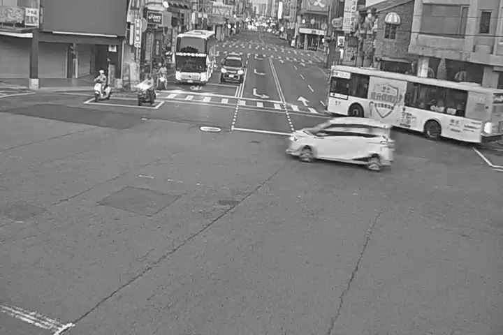 民權路/建國路(右側車流往向上路)