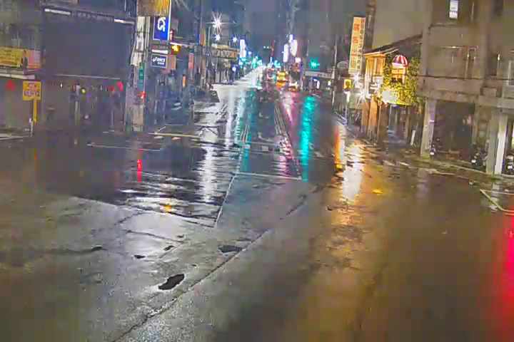 台中市西區民權路/建國路(右側車流往向上路)
