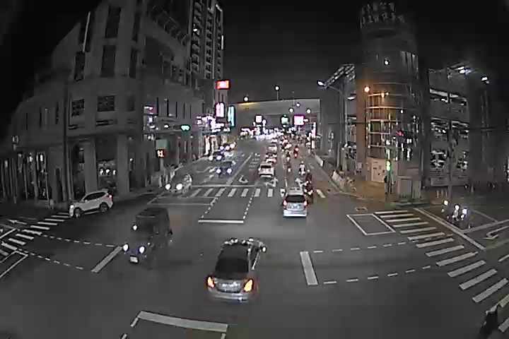 中山路/樹孝路(右側車流往環中東路)