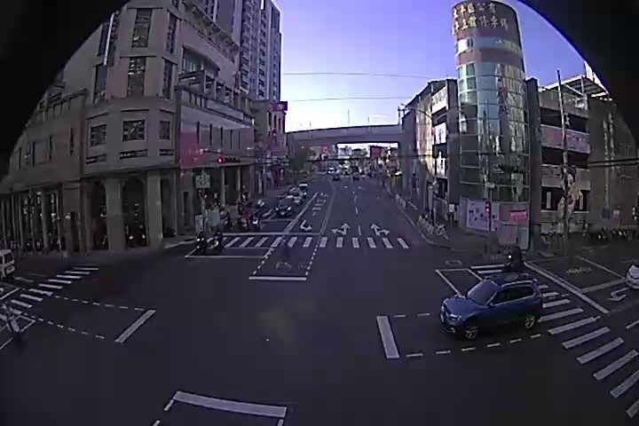 中山路/樹孝路(右側車流往環中東路)