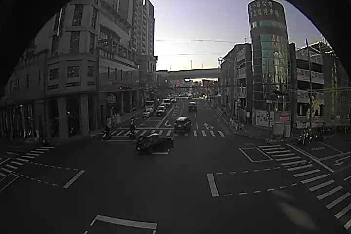 中山路/樹孝路(右側車流往環中東路)