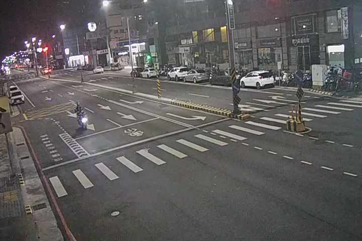 進化北路/學士路(右側車流往崇德路)