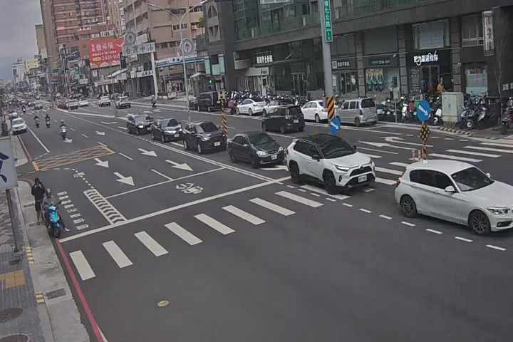 台中市北區進化北路/學士路(右側車流往崇德路)