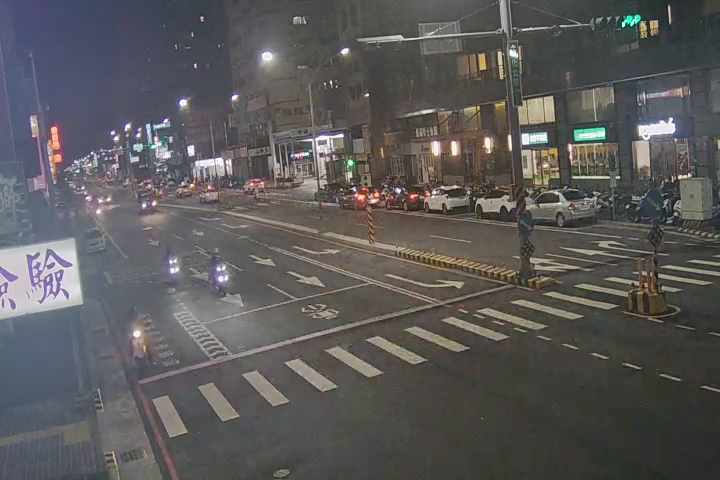 台中市北區進化北路/學士路(右側車流往崇德路)
