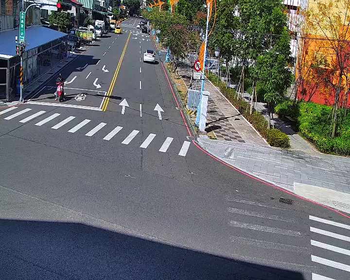 台中市東區復興東一街/忠孝路(右側車流往復興路)