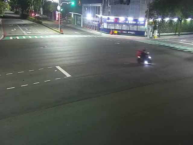 市政北七路/惠中路(右側車流往百貨商圈)