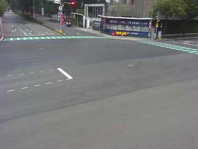 市政北七路/惠中路(右側車流往百貨商圈)