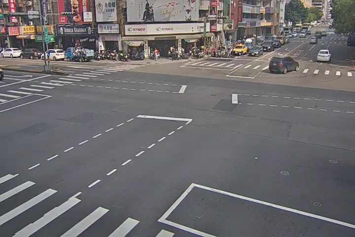 民權路/五權路(右側車流往三民路)