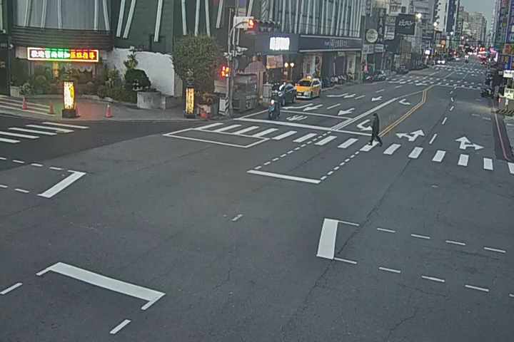 向上路/美村路(右側車流往忠明南路)