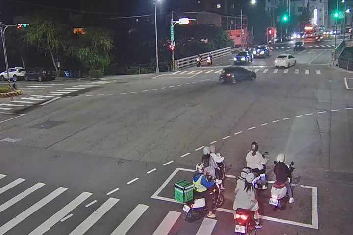 中興路二段/大智路(右側車流往大里方向)