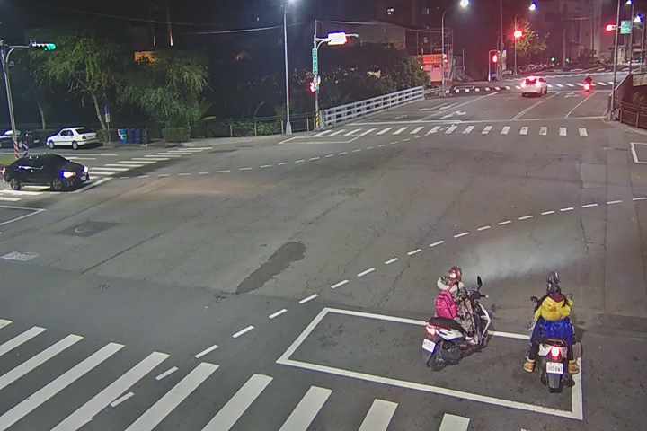 中興路二段/大智路(右側車流往大里方向)