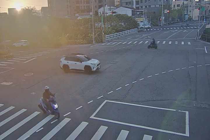 中興路二段/大智路(右側車流往大里方向)