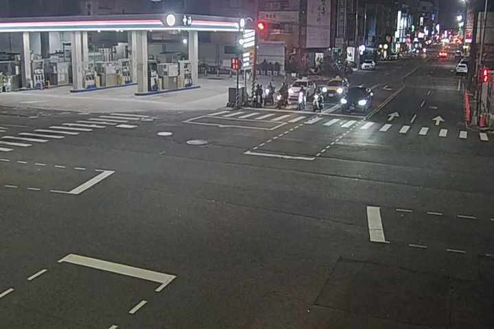 台中市西區向上路/忠明南路(右側車流往民權路方向)