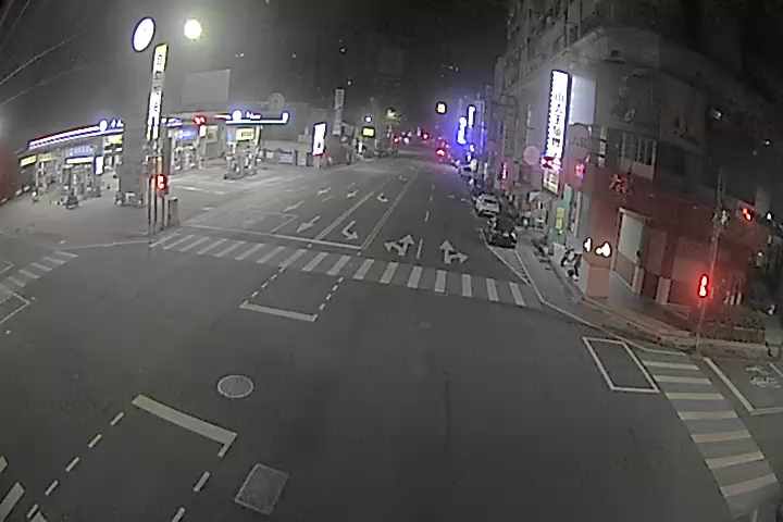 河南路二段與西屯路二段(右側車流往台灣大道)
