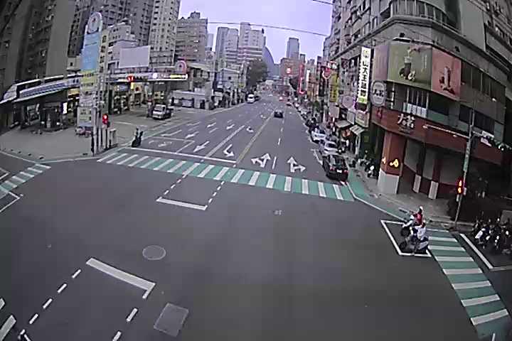 河南路二段與西屯路二段(右側車流往台灣大道)