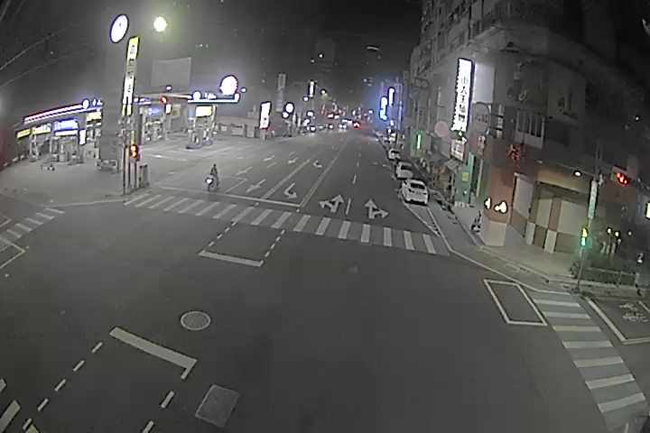 河南路二段與西屯路二段(右側車流往台灣大道)