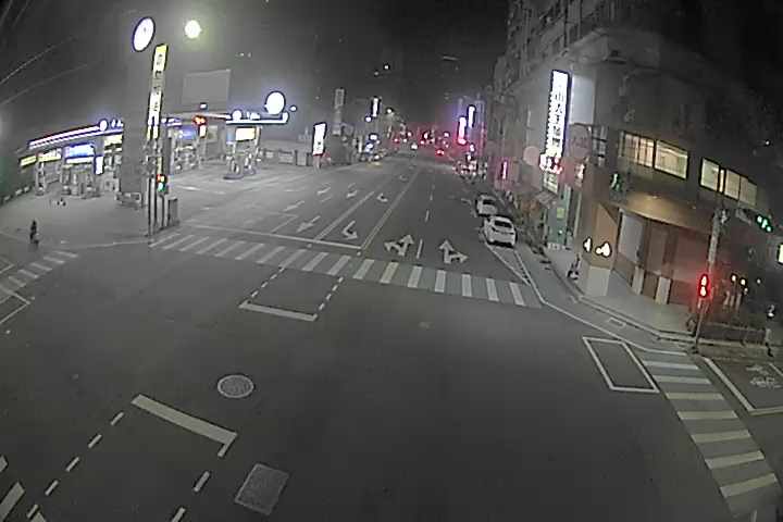 河南路二段與西屯路二段(右側車流往台灣大道)