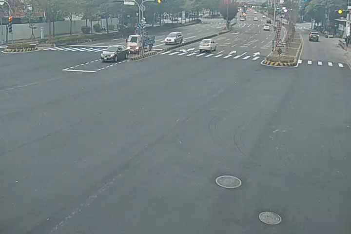 市政路/河南路(右側車流往環中路)