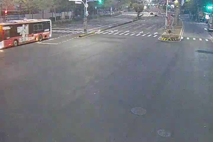 市政路/河南路(右側車流往環中路)