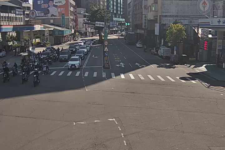 台中市北區中清路/英才路(右側車流往五權路方向)