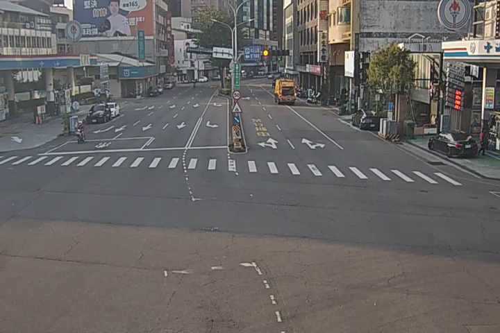 中清路/英才路(右側車流往五權路方向)