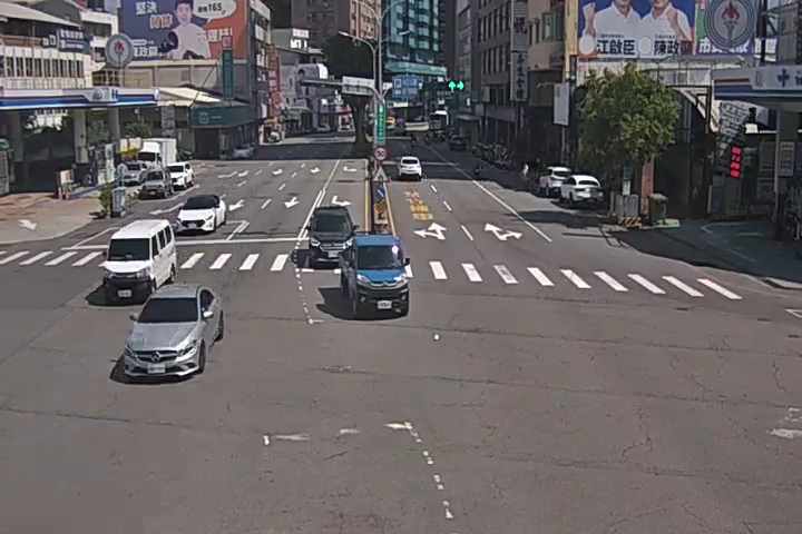 台中市北區中清路/英才路(右側車流往五權路方向)