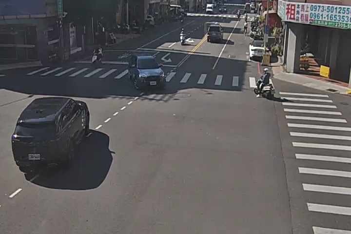 台中市西區向上南路/東興路(右側車流往文心路)
