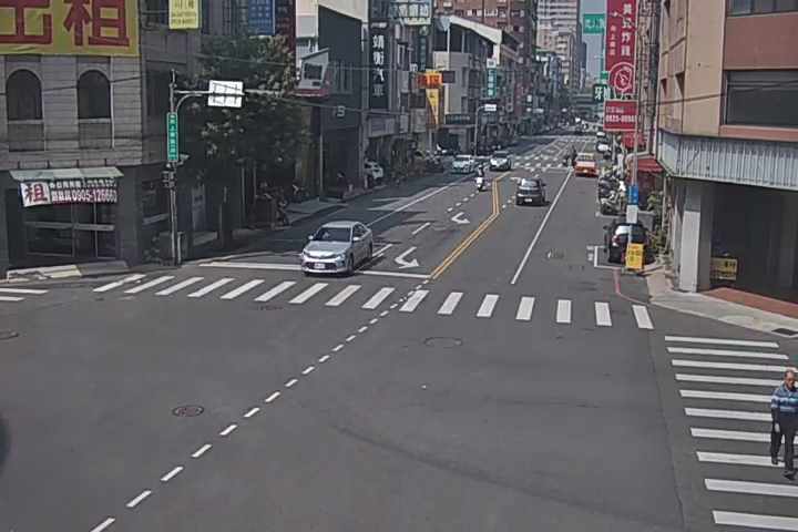 向上南路/東興路(右側車流往文心路)