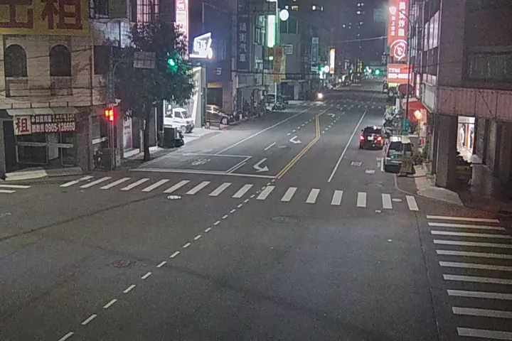 台中市西區向上南路/東興路(右側車流往文心路)