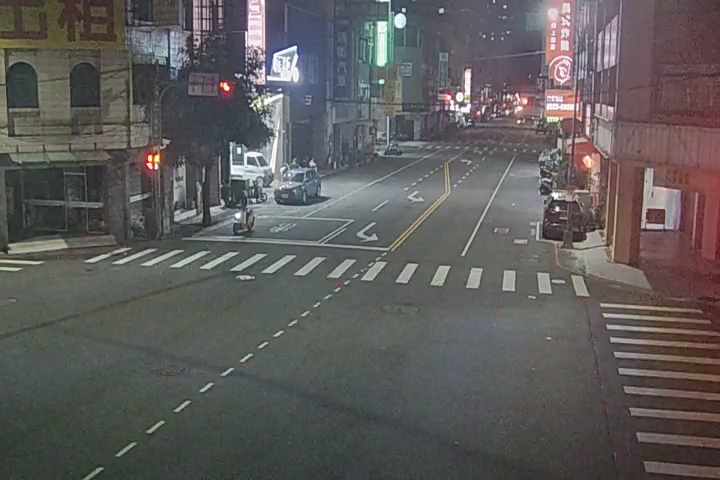 台中市西區向上南路/東興路(右側車流往文心路)