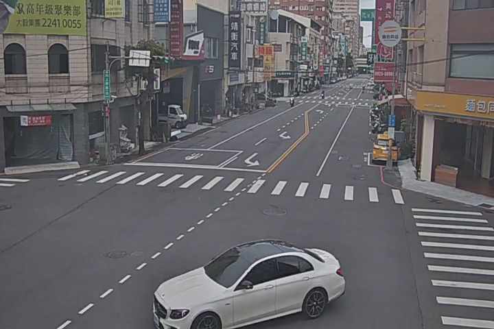 台中市西區向上南路/東興路(右側車流往文心路)