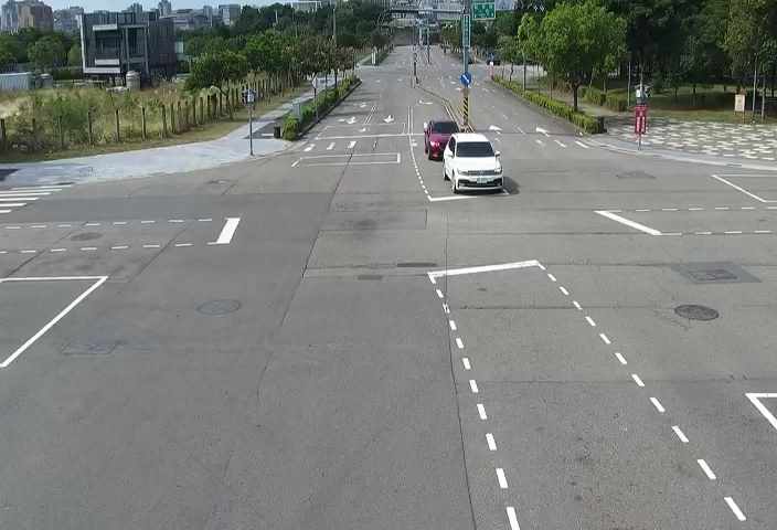 敦化路/經貿路(右側車流往凱旋路)