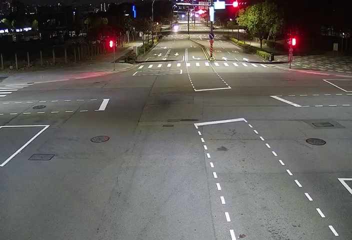 敦化路/經貿路(右側車流往凱旋路)