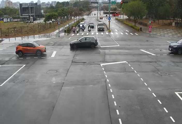 台中市北屯區敦化路/經貿路(右側車流往凱旋路)