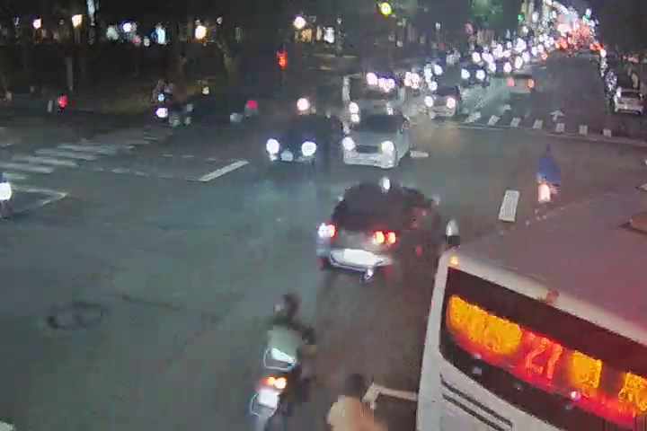 向上路/英才路(右側車流往忠明南路)