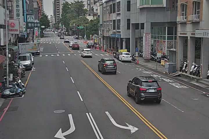 台中市道路 [03274]向上路/民權路 (右側車流往環中路) Xiangshang Rd./Minquan Rd.(Right side Traffic flow to Huanzhong Rd.)