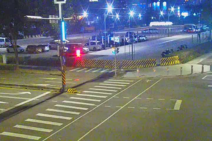 台中市北屯區大鵬路/經貿路(右側車流往凱旋路)