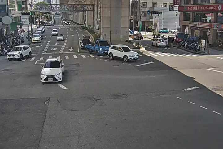 台中市北屯區環中東路/東山路(右側車流往太原路)