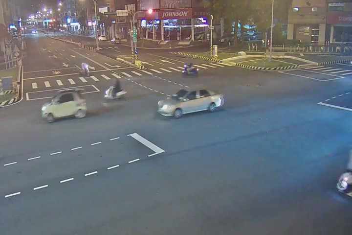 台中市道路 [04277]進化北路/崇德路(右側車流往五權路),Jinhua N. Rd./Chongde Rd. (Right side Traffic flow to Wuquan Rd.)