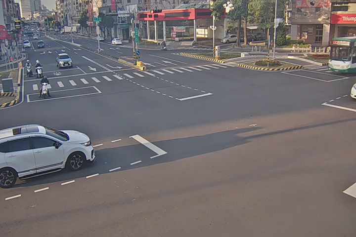 進化北路/崇德路(右側車流往五權路)