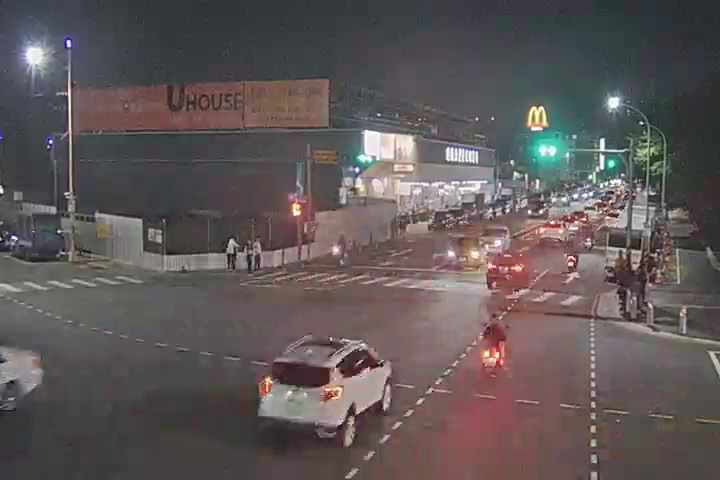 建國北路/東興路(右側車流往忠明南路)