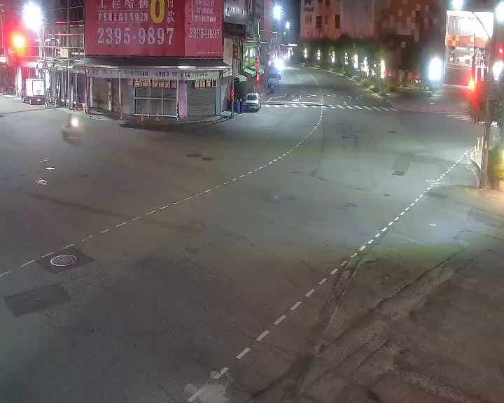 台中市東區建成路/忠孝路(右側車流往大智路)